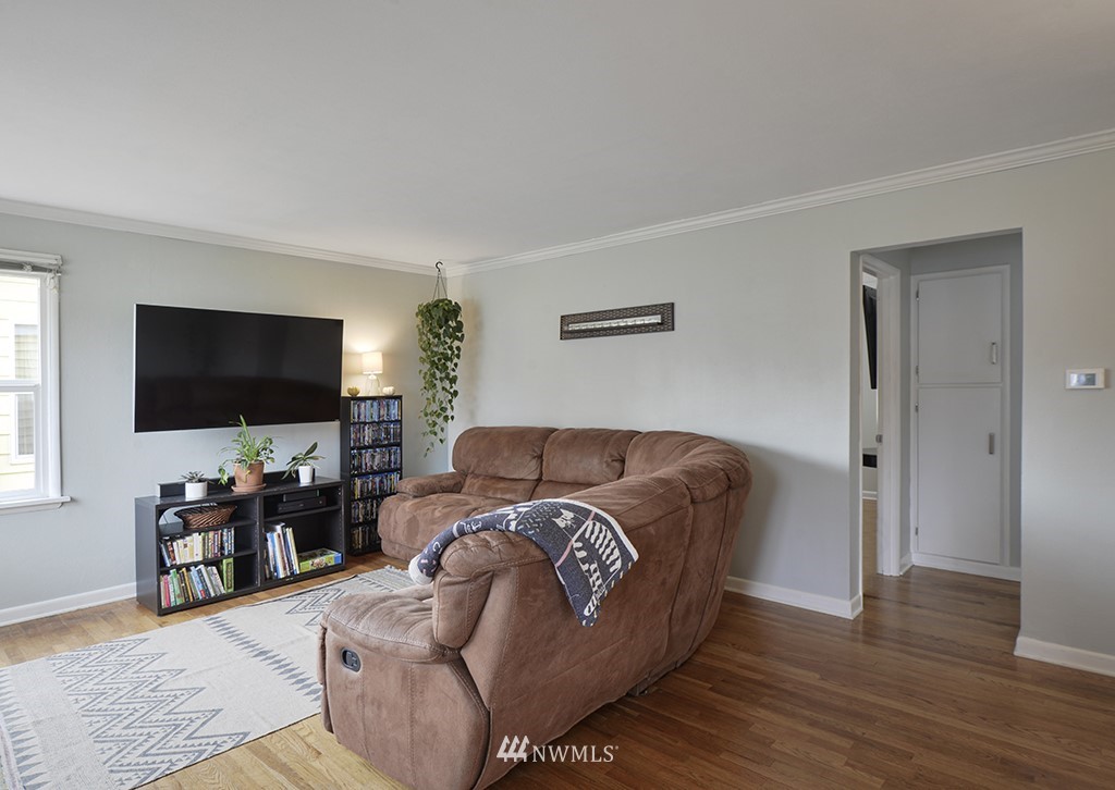 211 R Street Southeast Auburn, WA 98002 - Photo 4 of 21 Gallery Image 4
