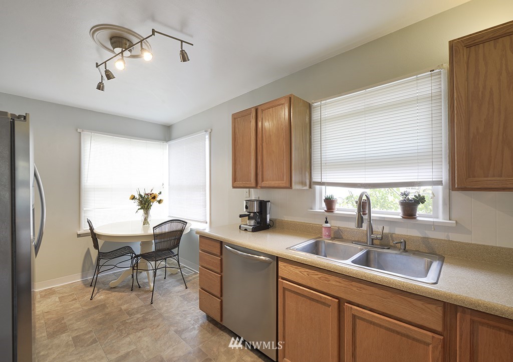 211 R Street Southeast Auburn, WA 98002 - Photo 7 of 21 Gallery Image 7