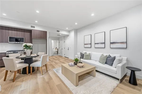 $4,000 | 150 South Oak Knoll Avenue, Unit 103, Pasadena, CA 91101