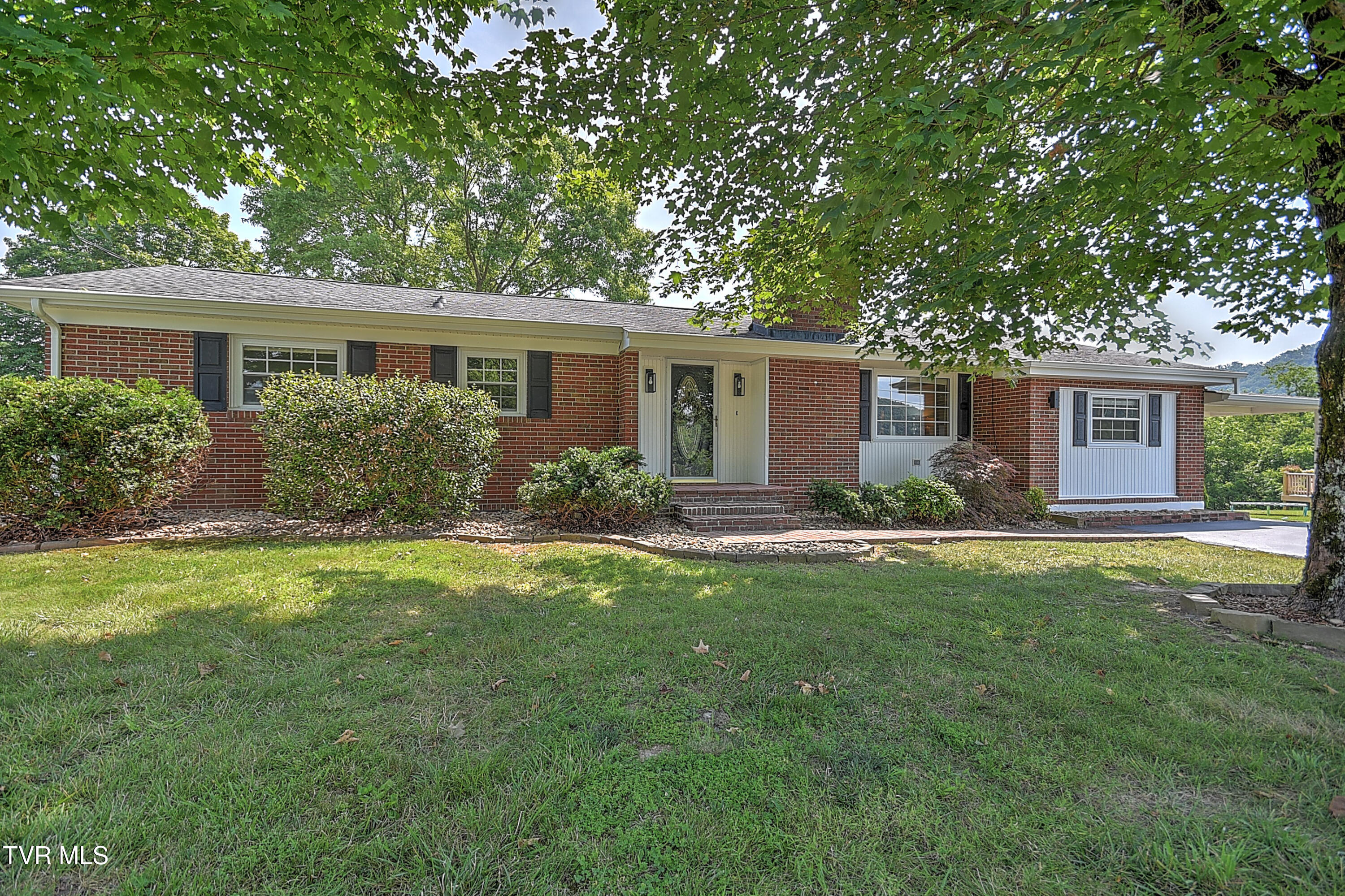 110 Richmond Heights Road Bristol, TN 37620 - Photo 1 of 45 110 Richmond Heights DOM-3