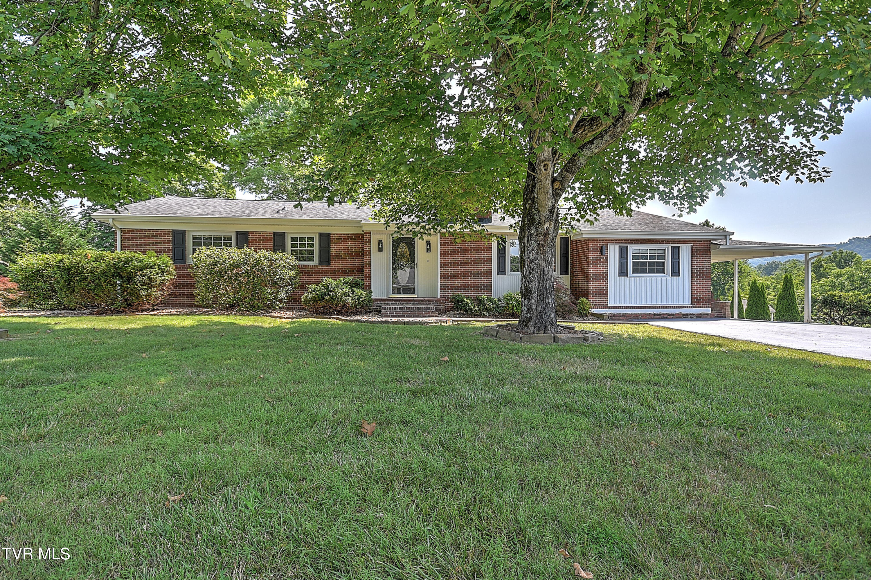 110 Richmond Heights Road Bristol, TN 37620 - Photo 2 of 45 110 Richmond Heights DOM-2