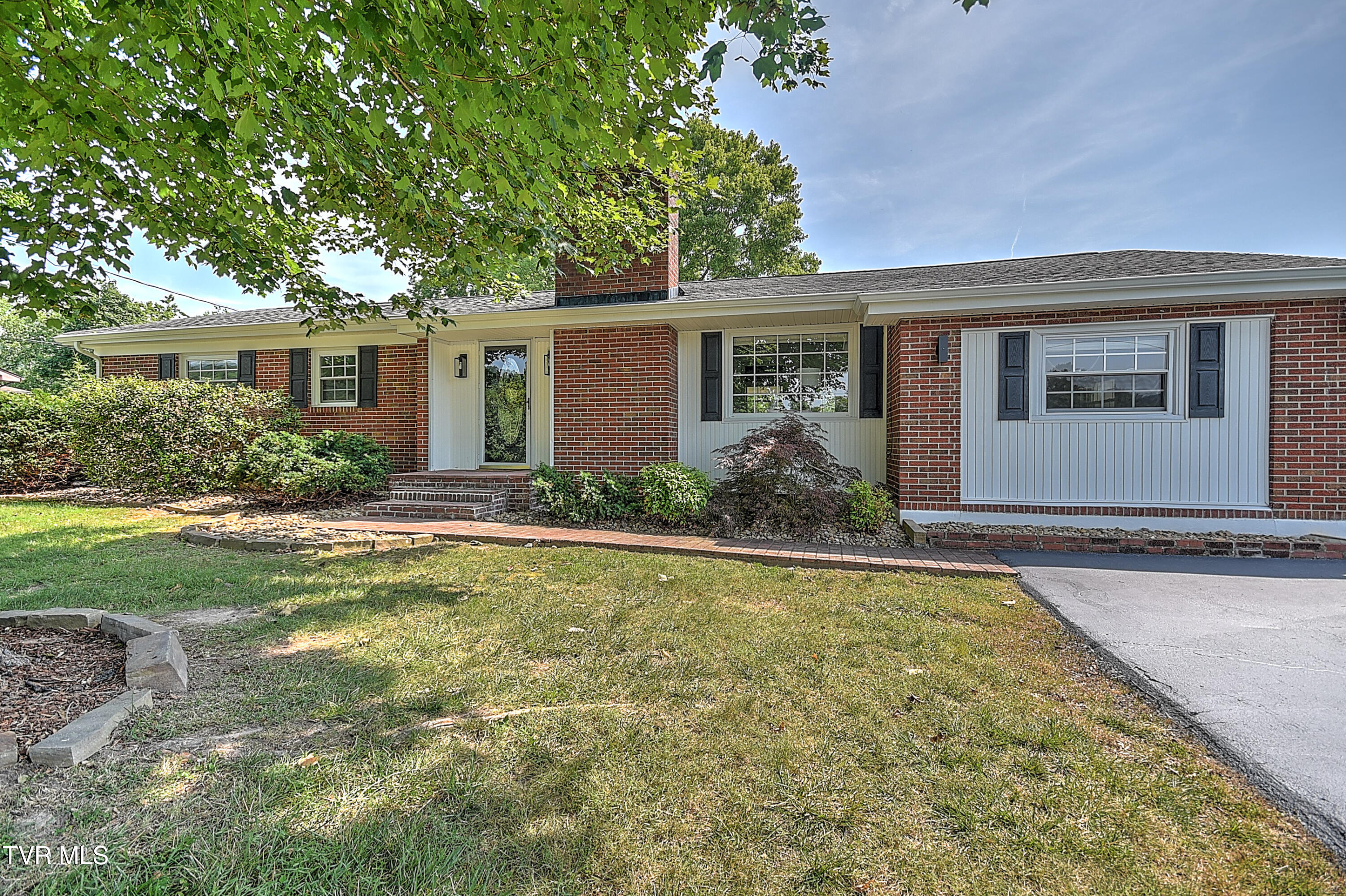 110 Richmond Heights Road Bristol, TN 37620 - Photo 4 of 45 110 Richmond Heights DOM-5