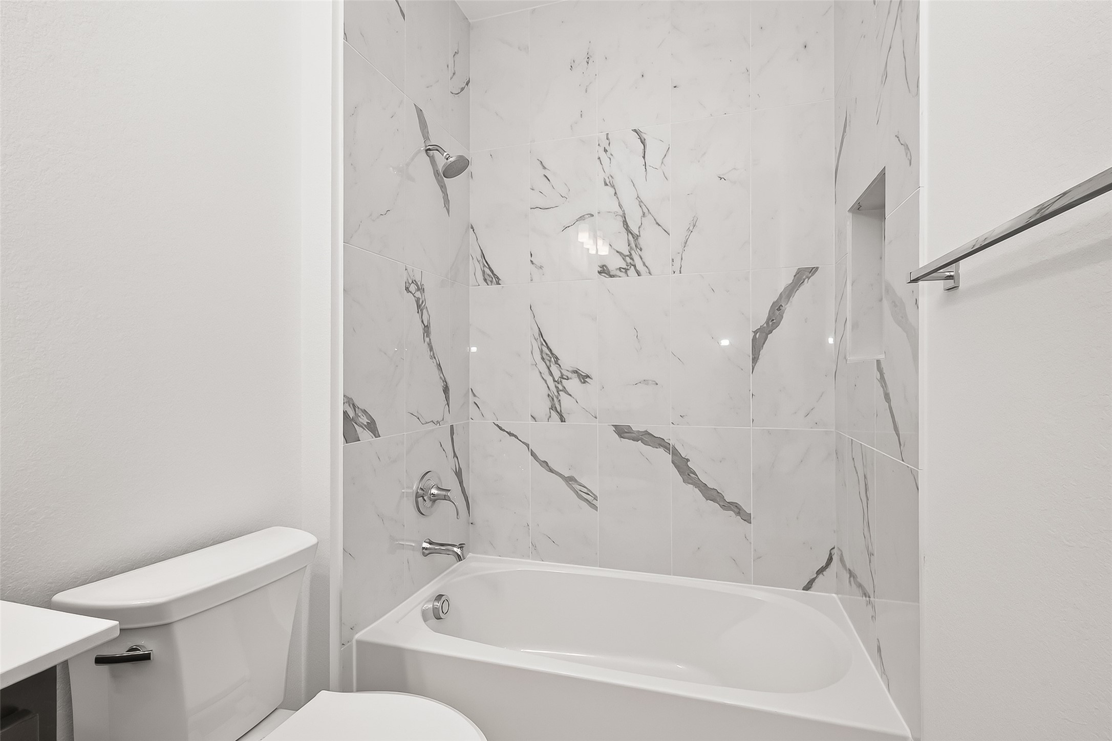 4916 Northern Wds Drive Spring, TX 77386 - Photo 32 of 44 a bath room with a toilet and a bath tub