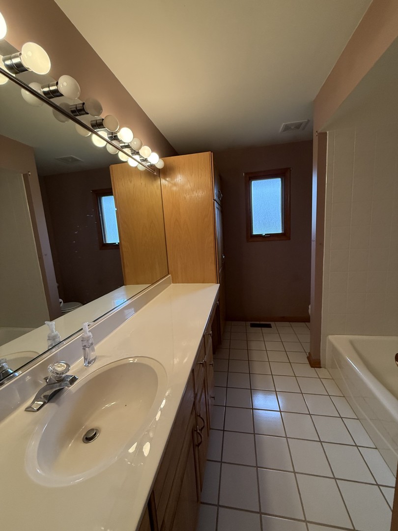 1079 Norwalk Road Lemont, IL 60439 - Photo 31 of 41 Gallery Image 31