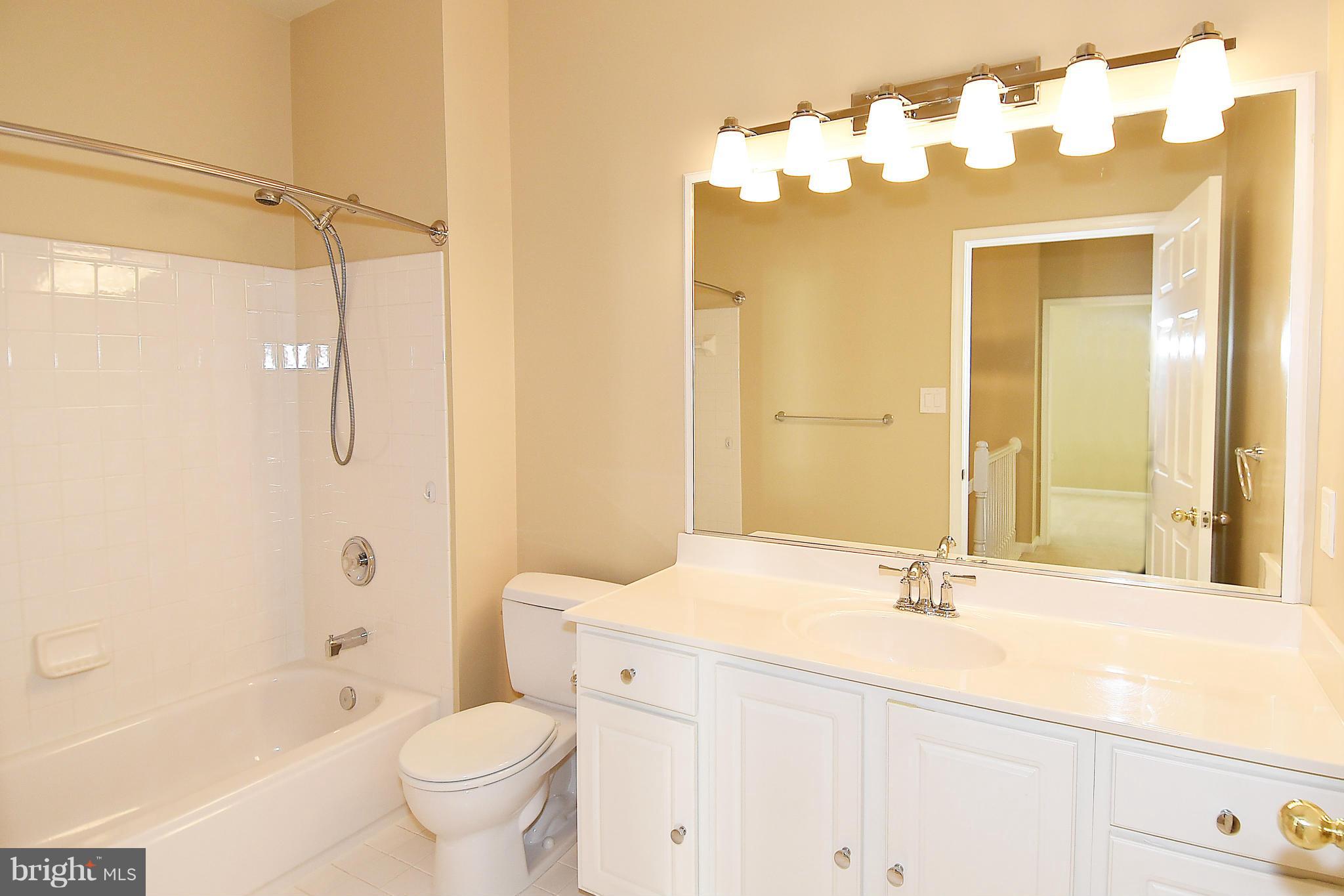 1300 Windleaf Drive, Unit A Reston, VA 20194 - Photo 22 of 30 2nd upper level full bath