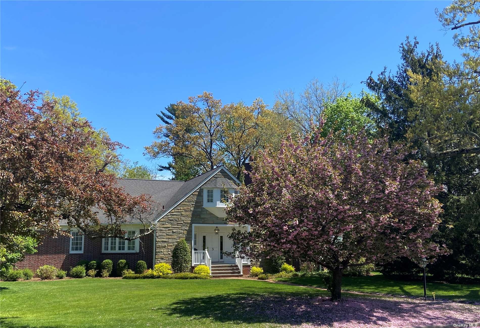 5 Ridge Drive East Great Neck, NY 11021 - Photo 1 of 1 Gallery Image 1