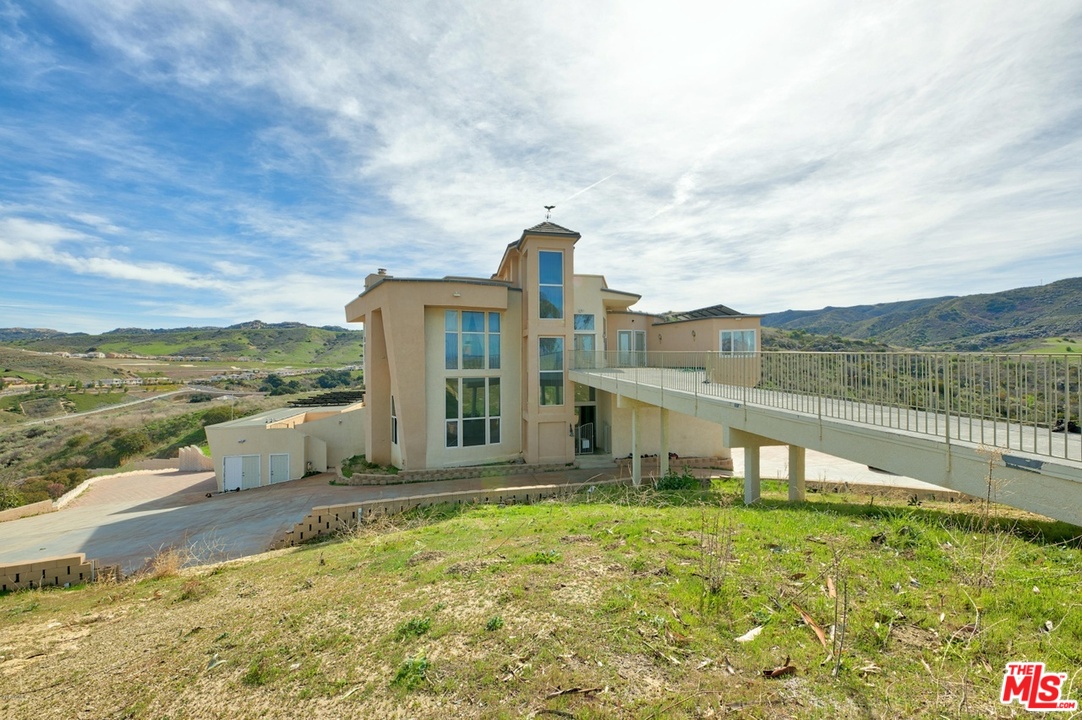 403 Talbert Avenue Simi Valley, CA 93065 - Photo 2 of 10