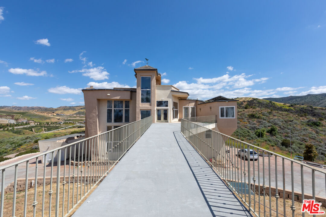 403 Talbert Avenue Simi Valley, CA 93065 - Photo 3 of 10