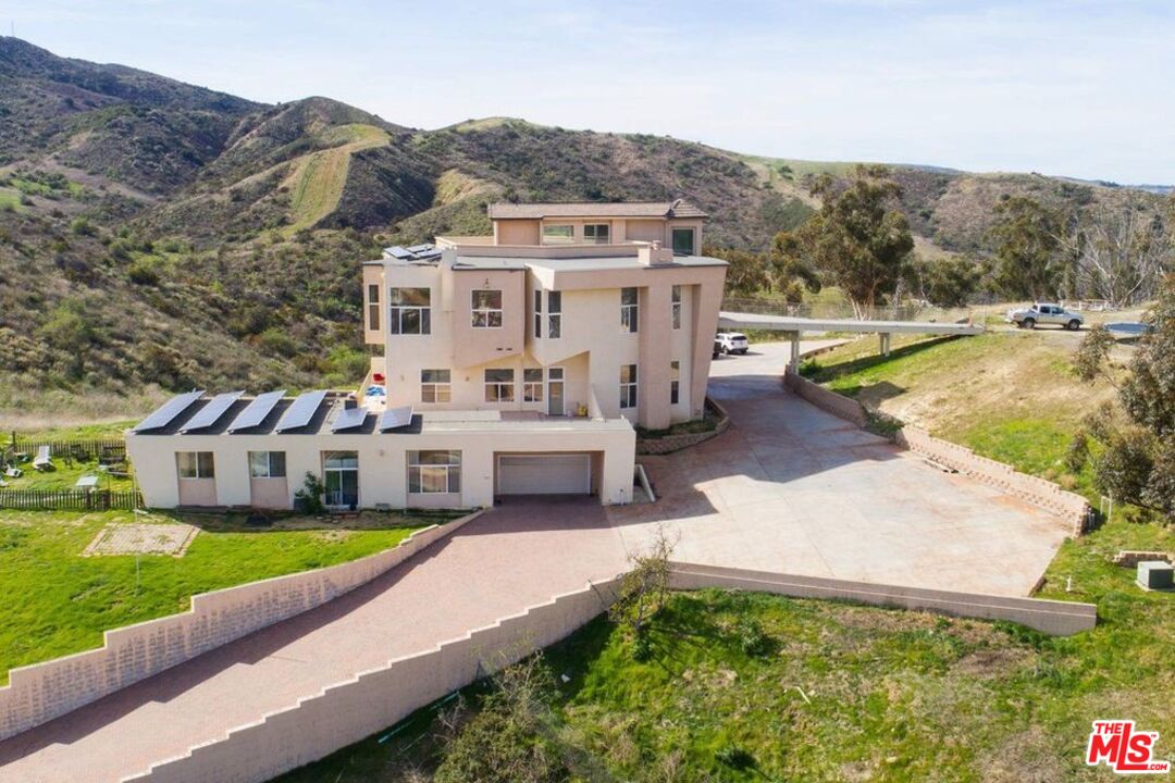 403 Talbert Avenue Simi Valley, CA 93065 - Photo 4 of 10