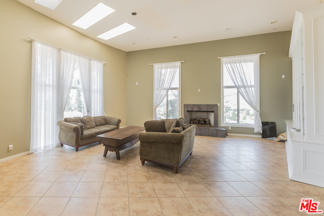 403 Talbert Avenue Simi Valley, CA 93065 - Photo 9 of 10