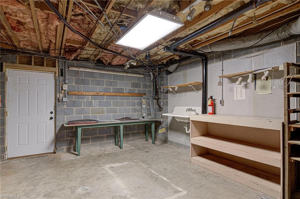7831 Lasater Road Clemmons, NC 27012 - Photo 21 of 48 Basement workshop
