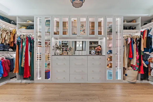 a view of a utility room with washer and dryer