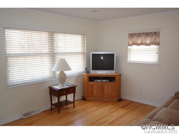 504 Deaverview Road Asheville, NC 28806 - Photo 4 of 23 Gallery Image 4