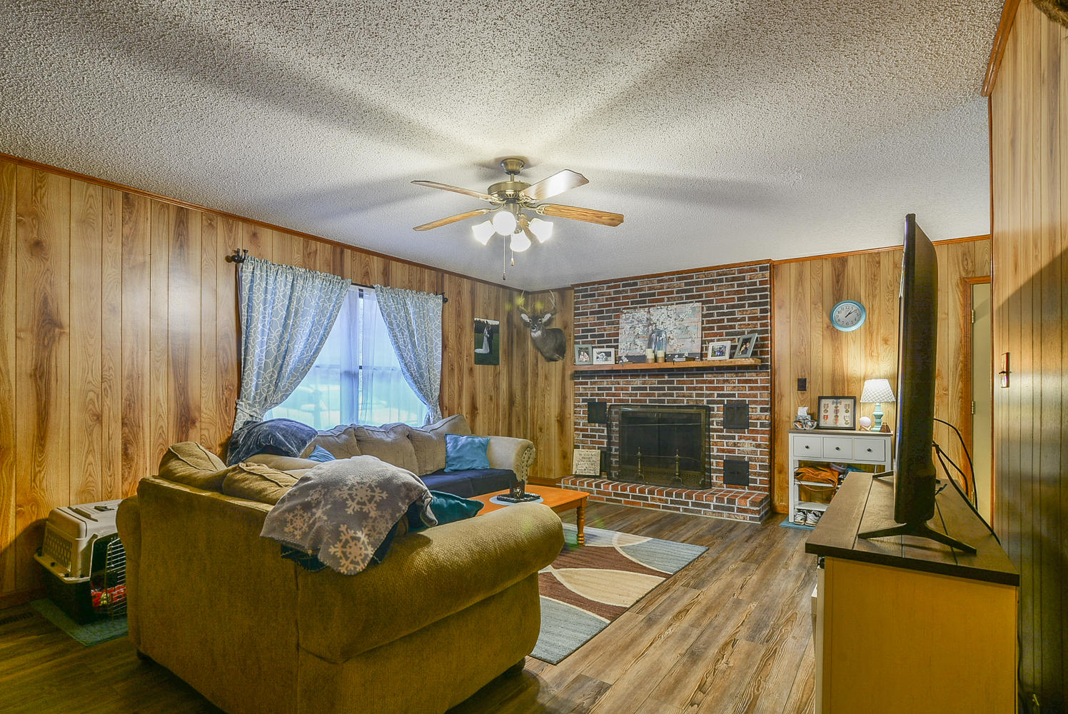 243 Rock House Road Jonesborough, TN 37659 - Photo 15 of 23 243 Rock living room 3