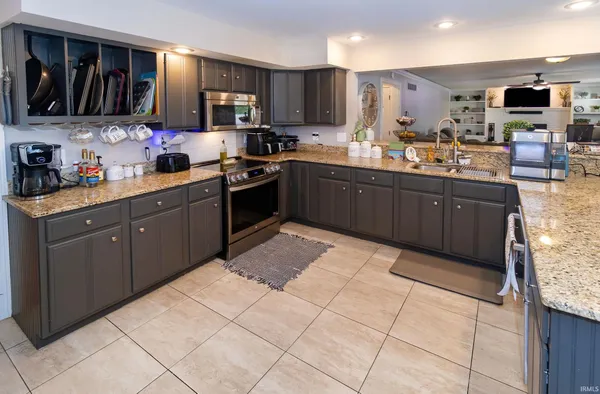 $570,000 | 7699 Hermitage Court, Newburgh, IN 47630