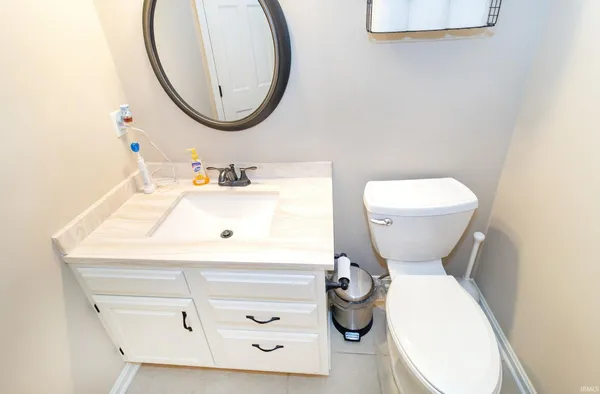 $570,000 | 7699 Hermitage Court, Newburgh, IN 47630