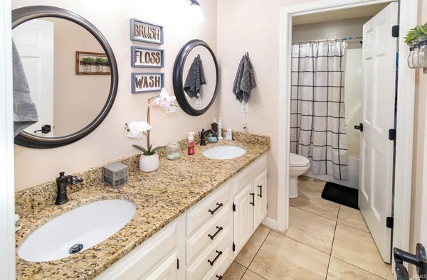 $570,000 | 7699 Hermitage Court, Newburgh, IN 47630