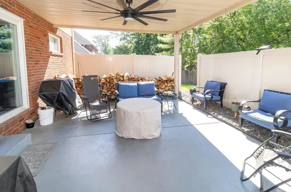 $570,000 | 7699 Hermitage Court, Newburgh, IN 47630