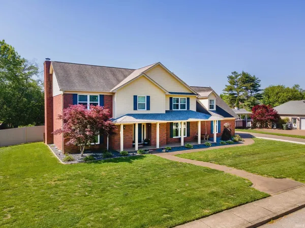 $570,000 | 7699 Hermitage Court, Newburgh, IN 47630