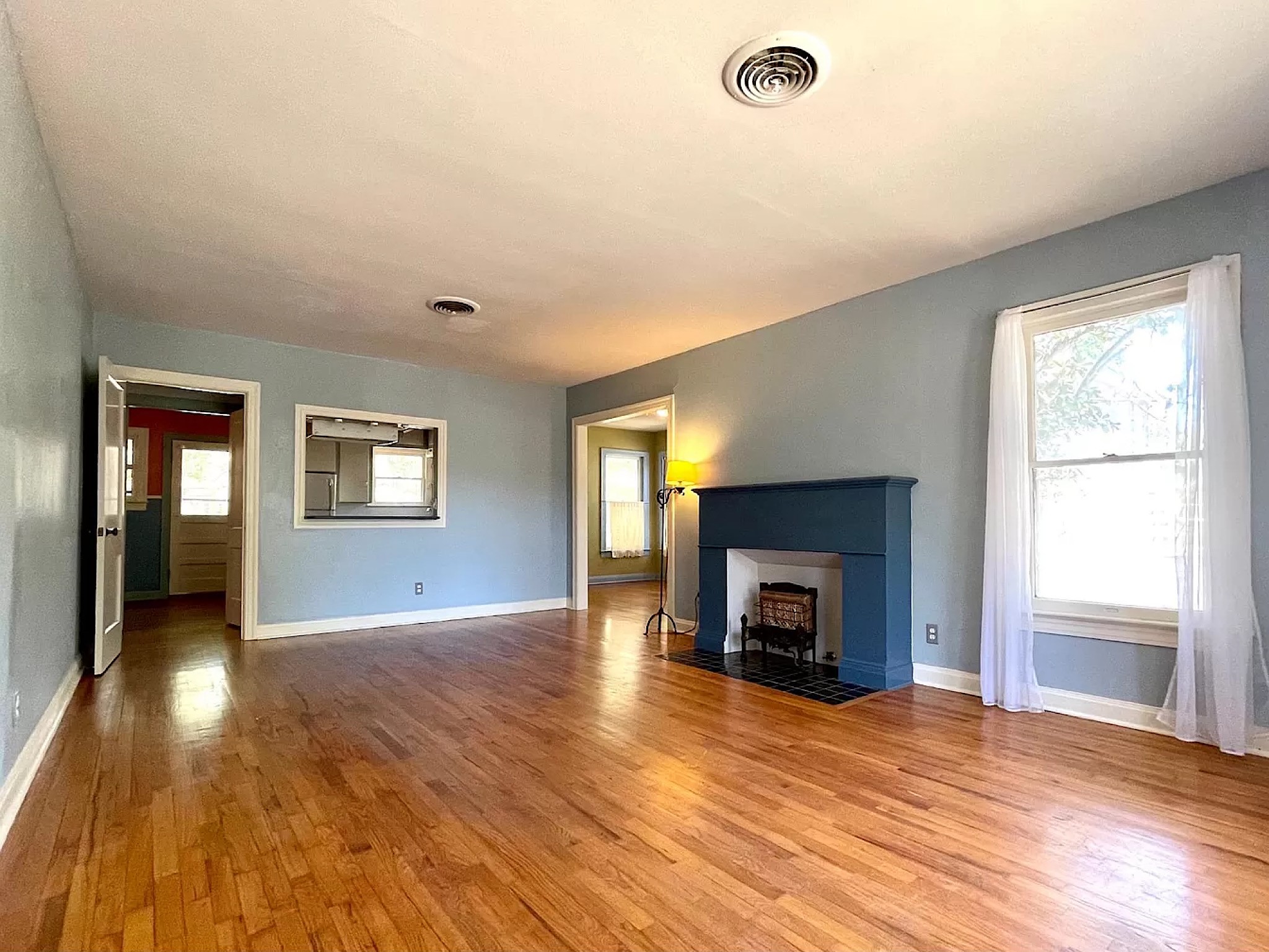 4104 Ridgelea Drive Austin, TX 78731 - Photo 3 of 16 Living Room
