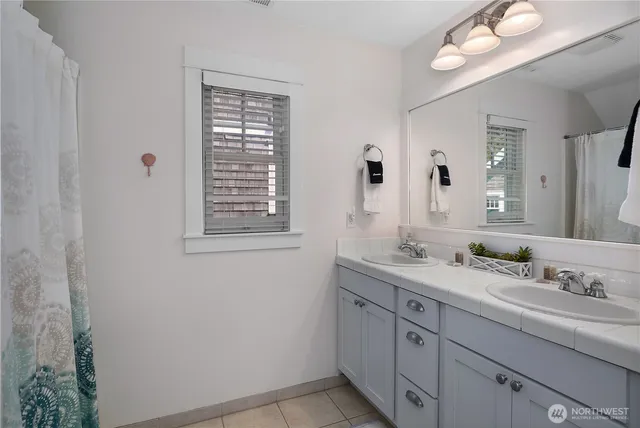 $1,149,000 | 34 Seastar Lane, Pacific Beach, WA 98571