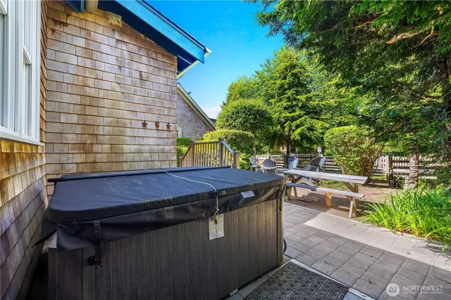 $1,149,000 | 34 Seastar Lane, Pacific Beach, WA 98571