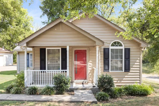 $2,000 | 3833 Saunders Avenue, Nashville, TN 37216