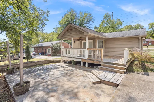 $2,000 | 3833 Saunders Avenue, Nashville, TN 37216