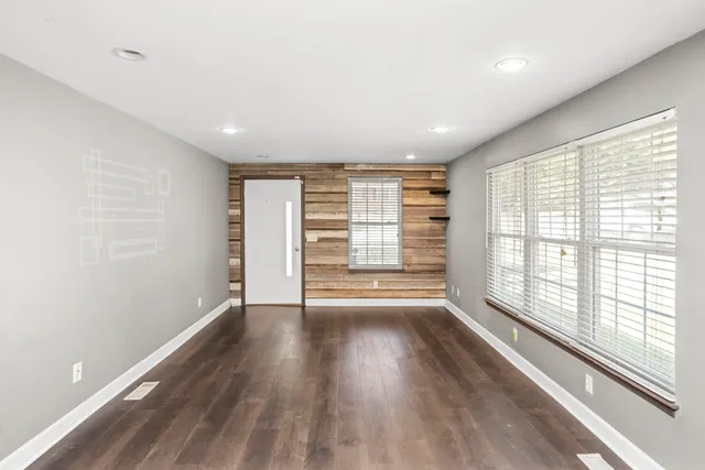 $2,000 | 3833 Saunders Avenue, Nashville, TN 37216