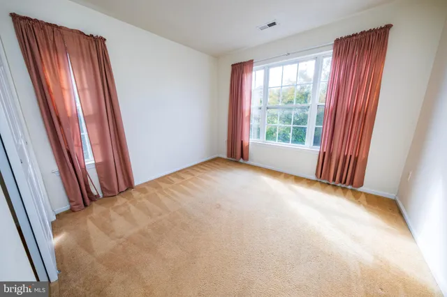 a view of empty room with window