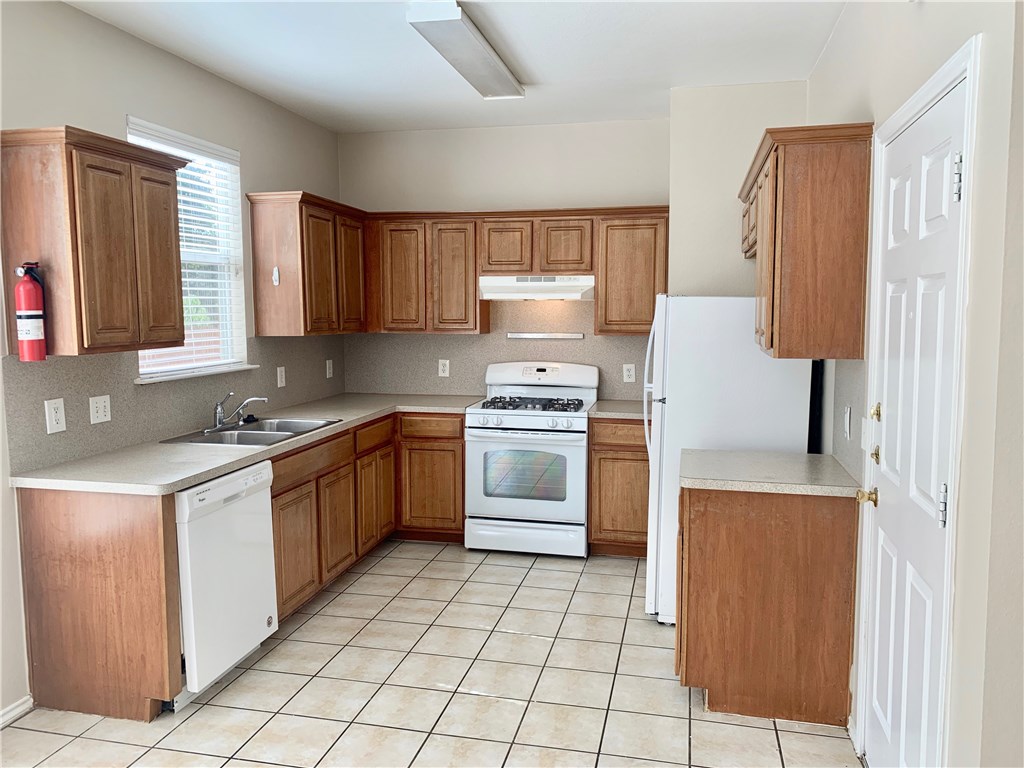 1121 Terry Drive, Unit B Austin, TX 78721 - Photo 7 of 26