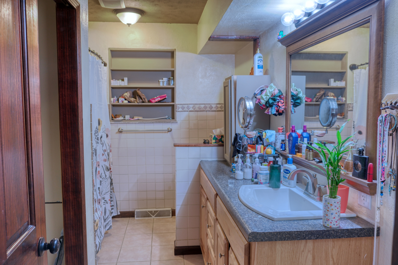 3992 Neunert Road Jacob, IL 62950 - Photo 12 of 48 a dining room with furniture and a potted plant
