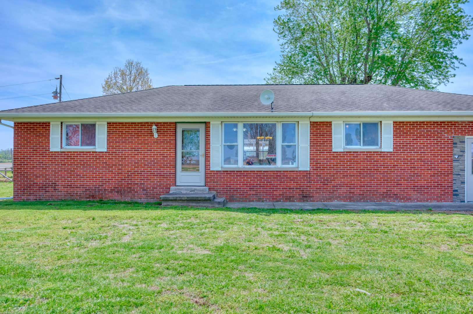 3992 Neunert Road Jacob, IL 62950 - Photo 25 of 48 a front view of house with yard and green space