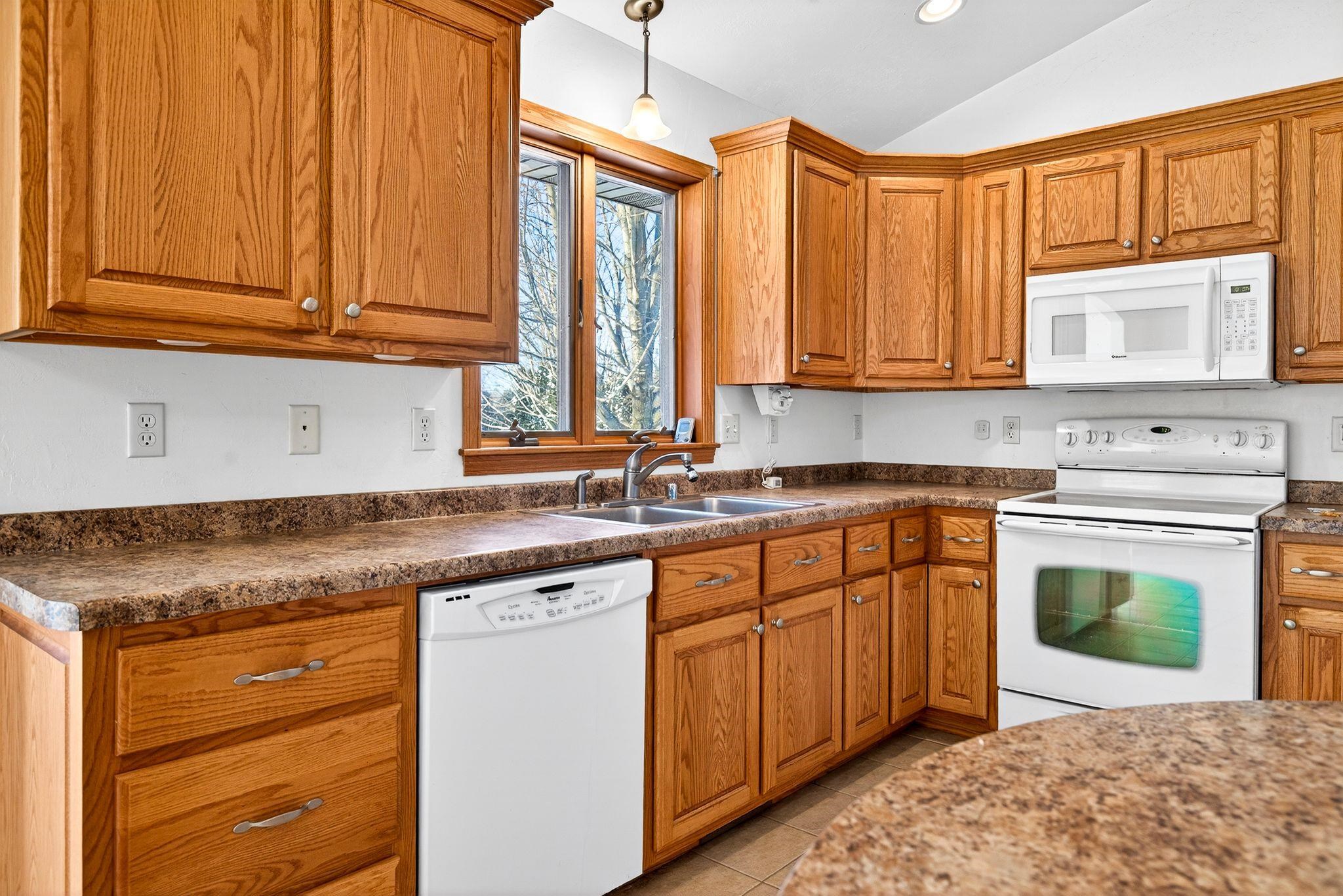 3321 East Canvasback Lane Appleton, WI 54913 - Photo 8 of 42