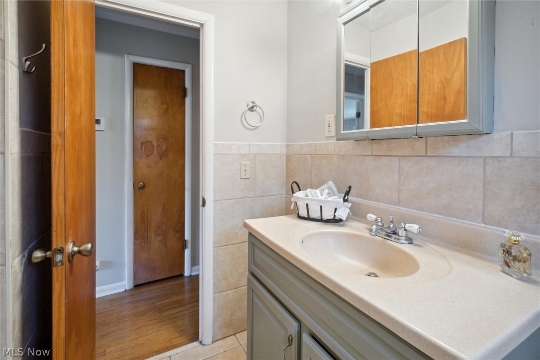 3713 Hillbrook Road Cleveland, OH 44118 - Photo 12 of 22