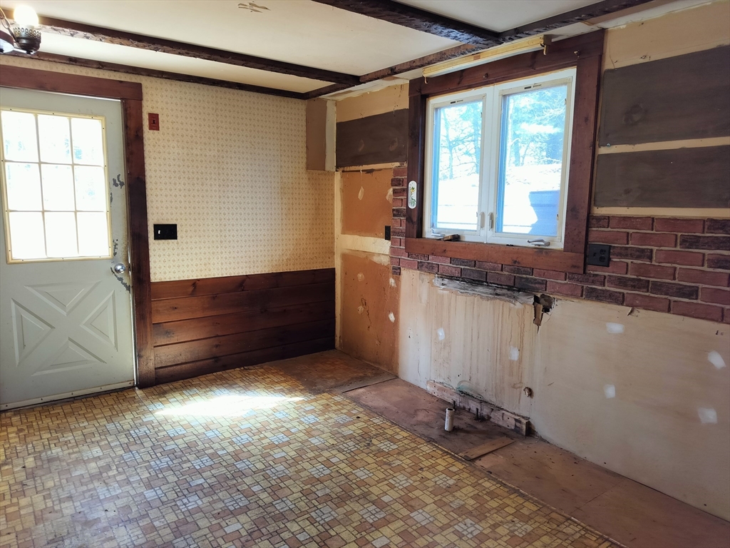 1 Indian Neck Road Wareham, MA 02571 - Photo 6 of 18