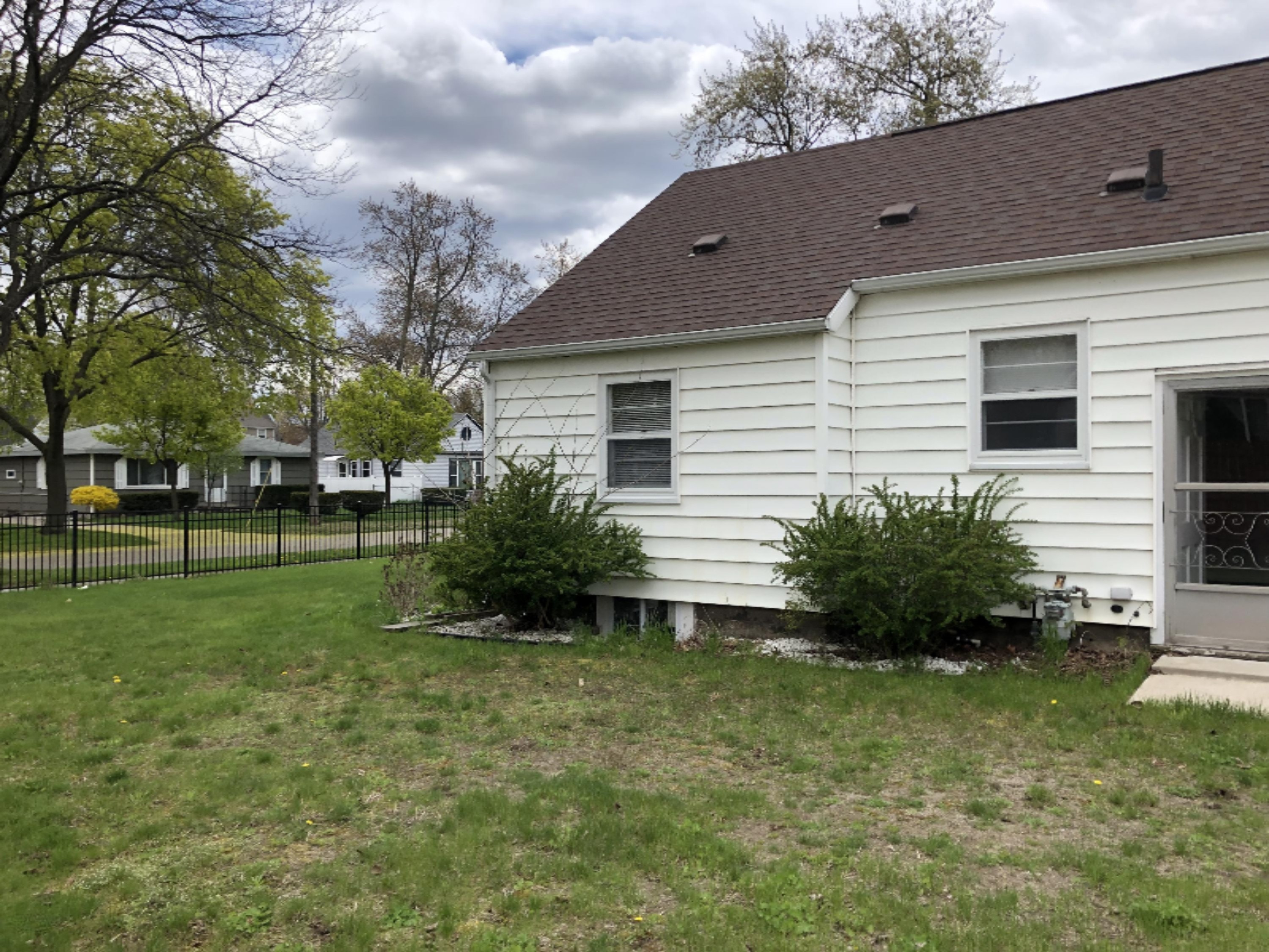 1160 Cornell Road Muskegon, MI 49441 - Photo 8 of 25 back