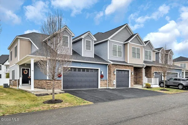 $599,000 | 40 Stacey Way, North Greenbush, NY 12180