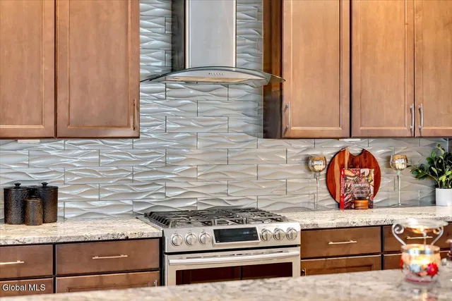 $599,000 | 40 Stacey Way, North Greenbush, NY 12180