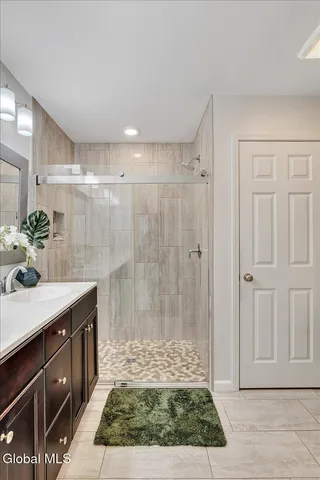 $599,000 | 40 Stacey Way, North Greenbush, NY 12180