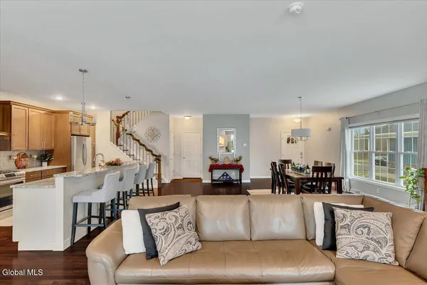$549,000 | 40 Stacey Way, North Greenbush, NY 12180
