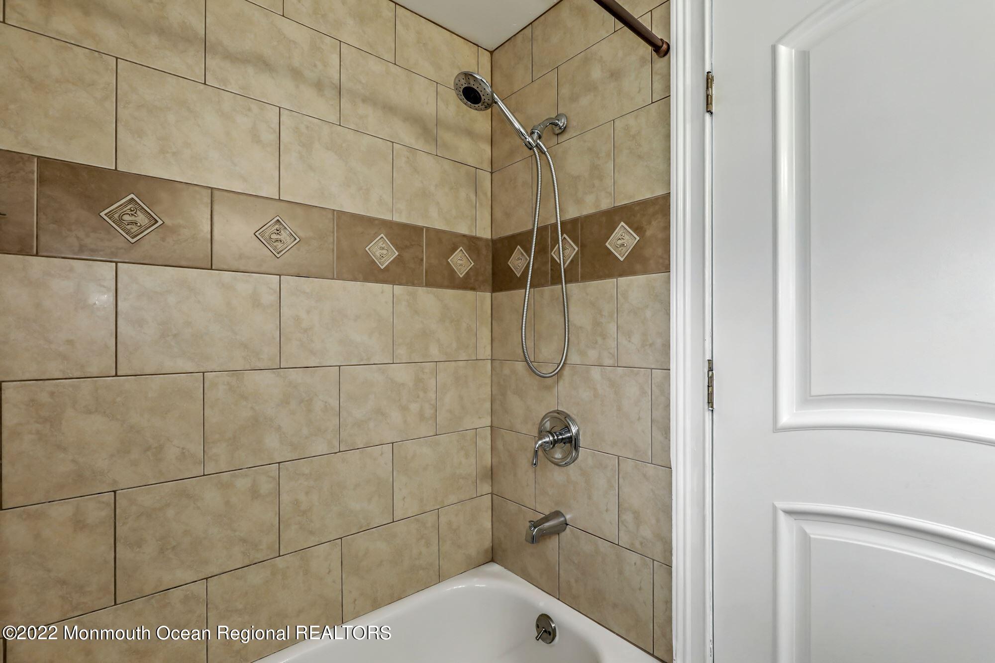 48 River Drive Marlboro, NJ 07746 - Photo 29 of 46 035_48_RIVER_DRIVE_397626_744833