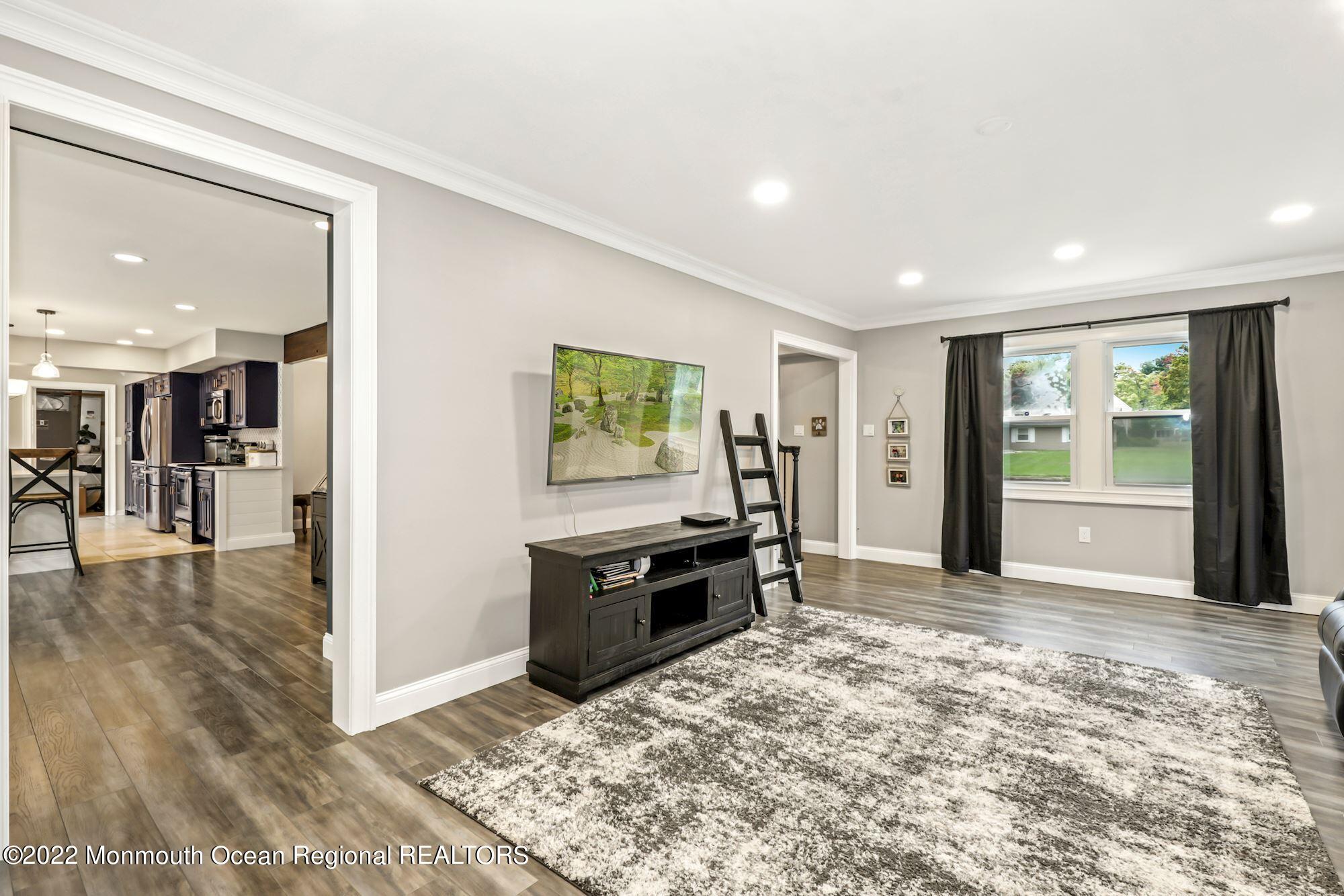 48 River Drive Marlboro, NJ 07746 - Photo 8 of 46 024_48_RIVER_DRIVE_397626_744833