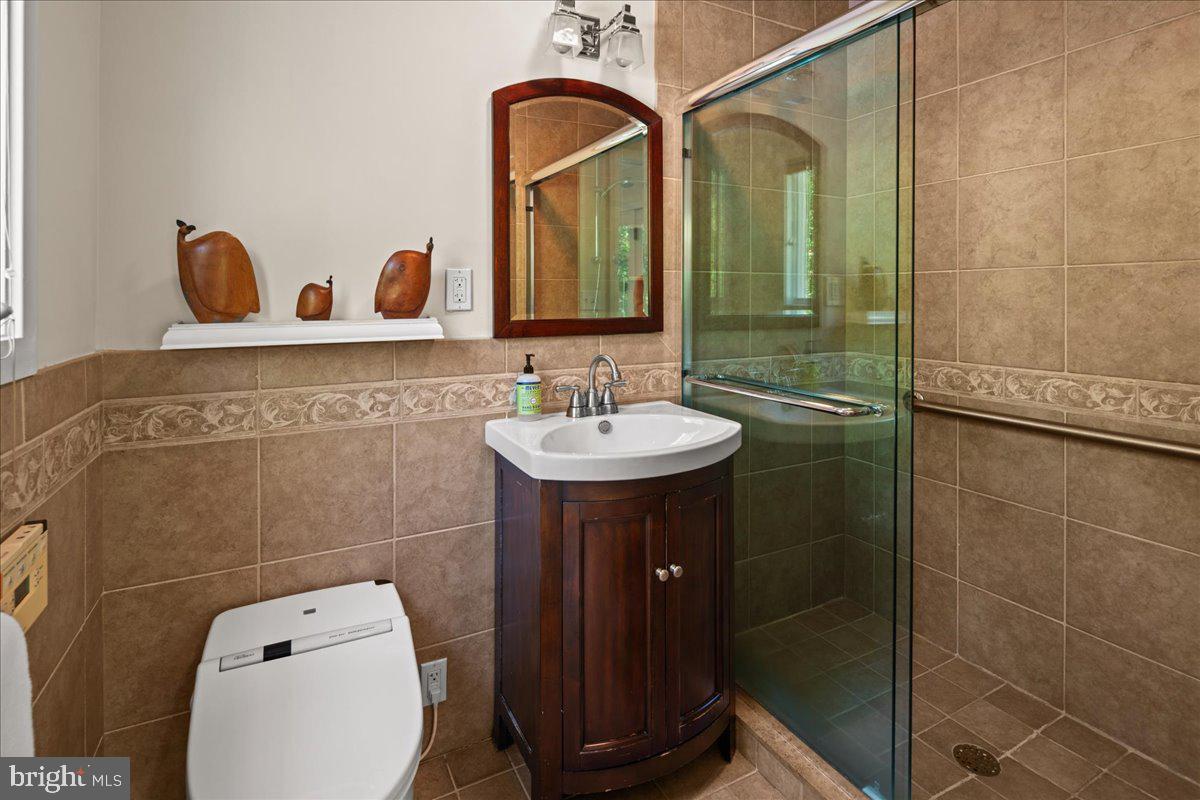 1005 Stuart Road Princeton, NJ 08540 - Photo 13 of 42 Full bath off yoga/6th bedroom-perfect pool use