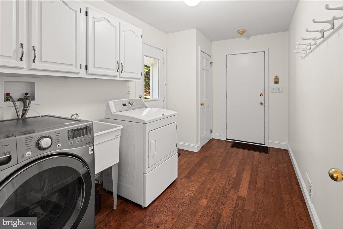 1005 Stuart Road Princeton, NJ 08540 - Photo 23 of 42 Laundry/mud room off kitchen to garage
