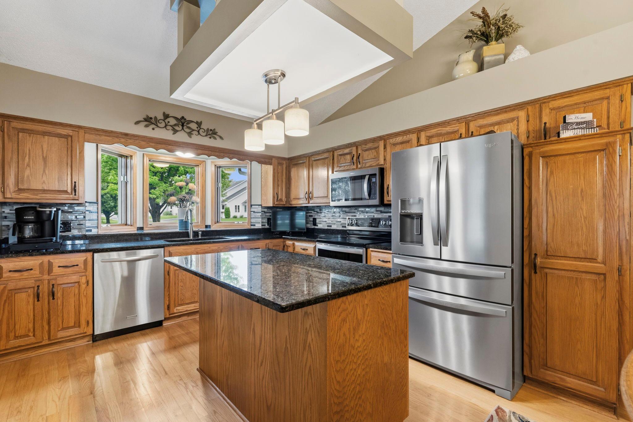 2751 Rivers Bluff Lane Anoka, MN 55303 - Photo 5 of 36