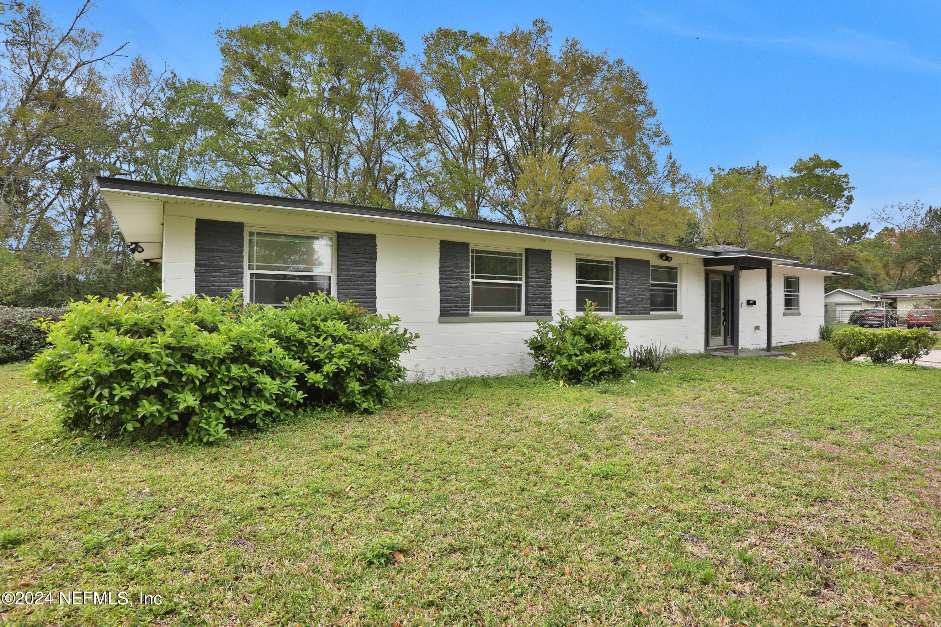 5104 Batley Road Jacksonville, FL 32210 - Photo 2 of 35 AW3A0128