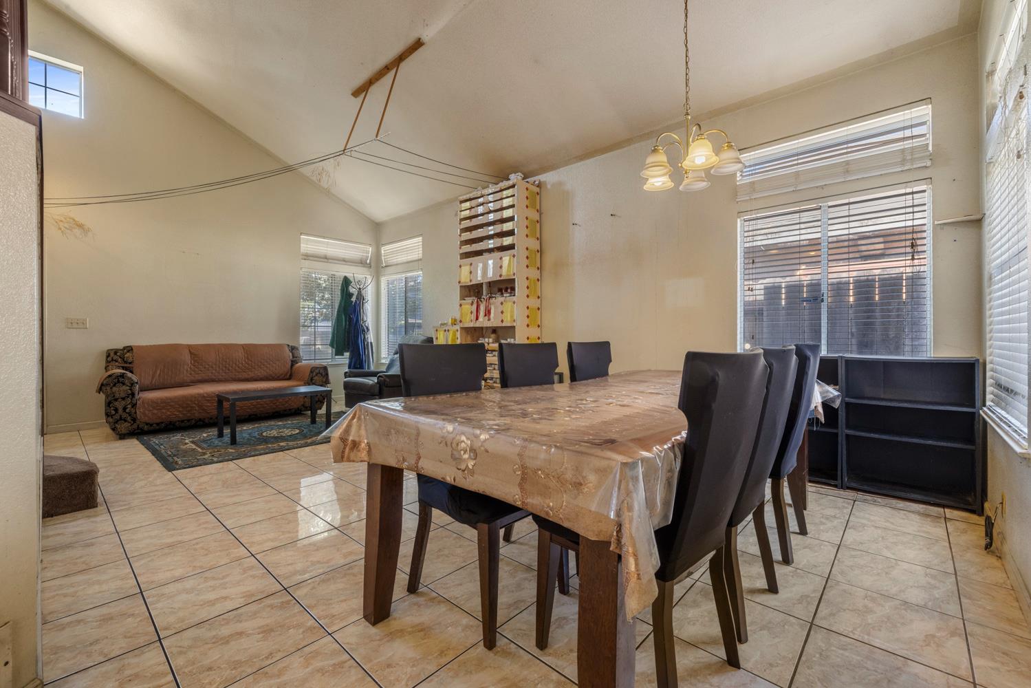 916 Fall River Drive Modesto, CA 95351 - Photo 7 of 33
