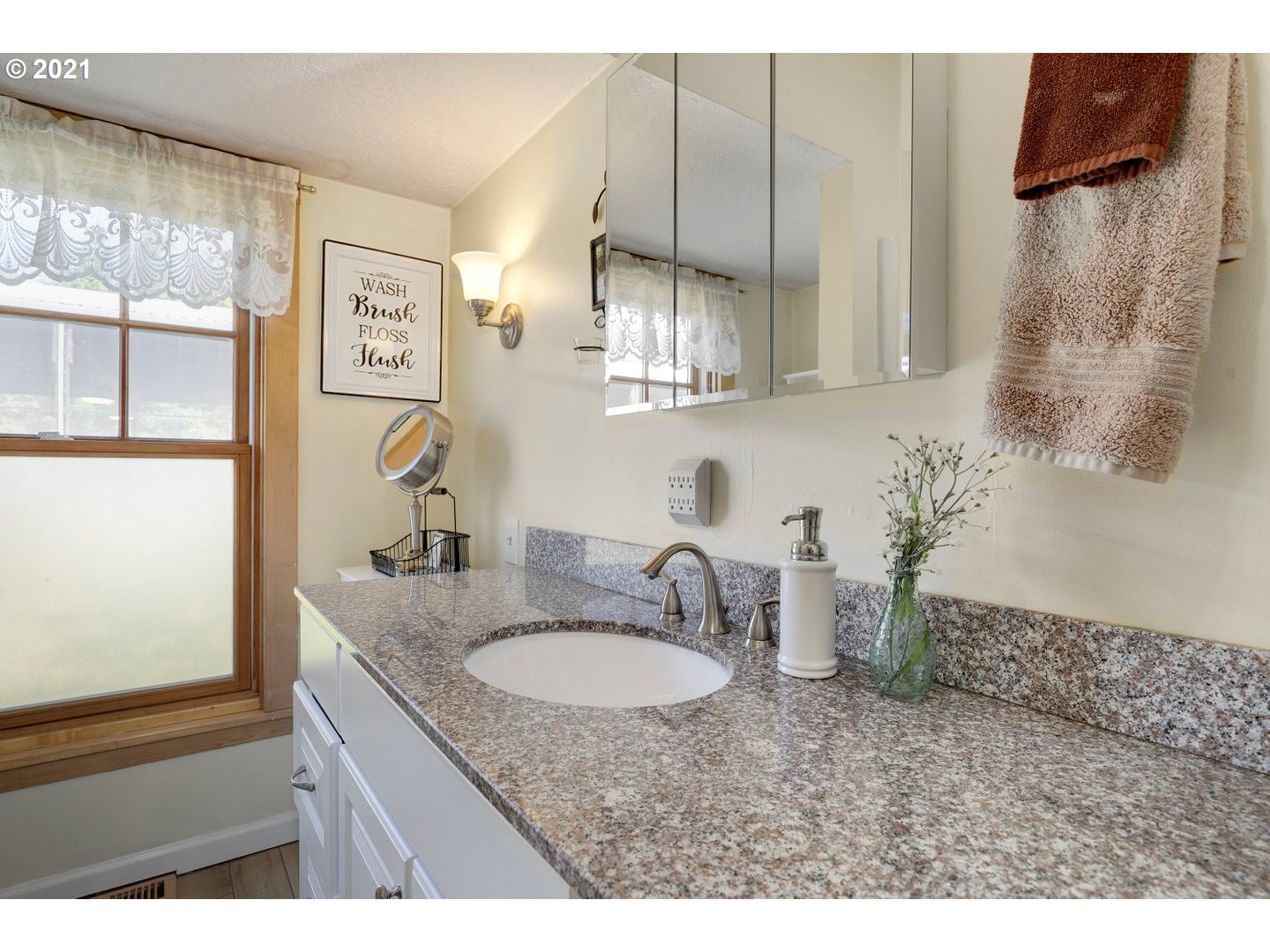 21339 South Beavercreek Road Oregon City, OR 97045 - Photo 15 of 32 Gallery Image 15