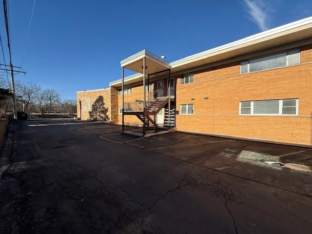 $1,700 | 10 Garden Drive, Unit 8, La Grange Park, IL 60526